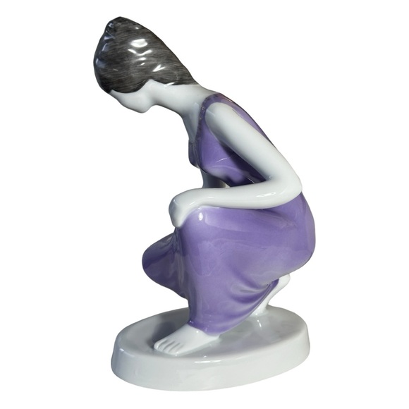 Vintage Hollohaza Hungarian Porcelain Lady In Violet Dress - Picture 5 of 12